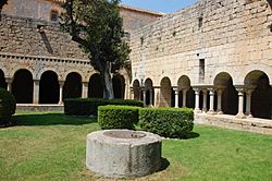 Archivo:Monestir de Vilabertran ( claustro )