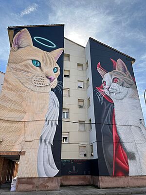 Archivo:Mural 'Santín y Draculina' de 23 metros en doble fachada de cinco alturas en la calle Río Ebro de Guardo. Obra del artista leonés Manuel García