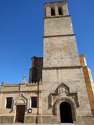 Archivo:Portada de la parroquia de San Pedro, Montijo (Badajoz)