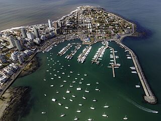 Punta del Este over Mavic Air 2 201229-0026-jikatu (50774418958).jpg