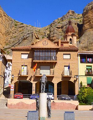 Archivo:Quel - Ayuntamiento 4