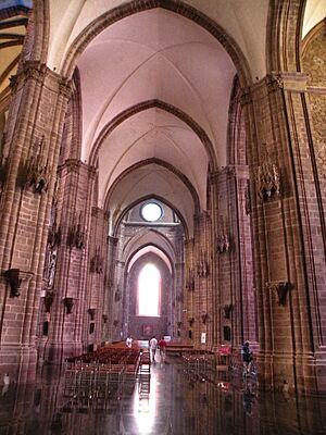 Archivo:Santuario Interior