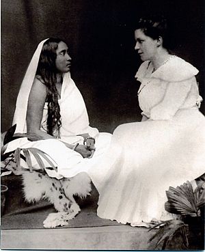Archivo:Sarada Devi and Sister Nivedita