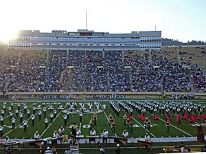 Archivo:Sonny Lubick Field at Hughes Stadium-October28,2006 -CSUvNM