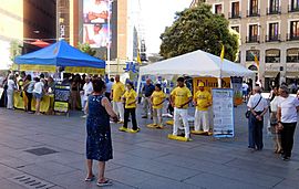 Archivo:Stop-persecution-falungong-madrid