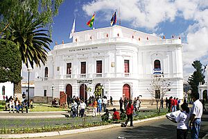 Archivo:Teatro Gran Mariscal Sucre (Sucre - Bolivia)