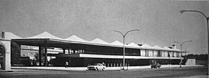 Archivo:Terminal de Ómnibus de Luján