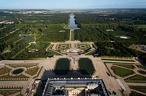 Archivo:Vue aérienne du domaine de Versailles le 20 août 2014 par ToucanWings - Creative Commons By Sa 3.0 - 22