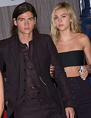 Archivo:Will Peltz and Nicola Peltz at TIFF adjusted