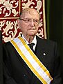 (Gerardo Fernández Arbor) Mariano Rajoy impone la Gran Cruz de Isabel la Católica a Gerardo Fernández Albor. Pool Moncloa. 4 de enero de 2013 (cropped)