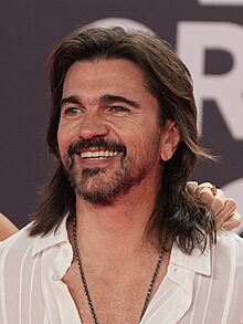 2023-11-16 Gala de los Latin Grammy, 14 (cropped).jpg