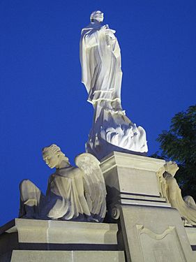 242 Plaza Primero de Mayo, monument a San Juan de la Cruz