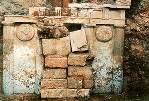 Archivo:Ancient macedonian grave ptolemaida greece 1