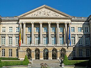 Archivo:Belgique - Bruxelles - Palais de la Nation - 01