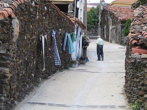 Archivo:Calle escogida al azar (el Atazar)