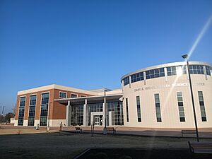 Archivo:Cary A. Israel Health Sciences Center