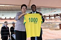 Archivo:Dilma Rousseff e Pelé 1000 dias Copa 2014