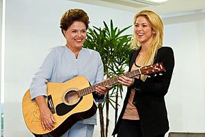 Archivo:Dilma e Shakira