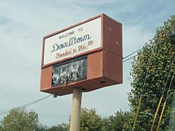 Dowelltown, Tennessee Sign October 2011.JPG