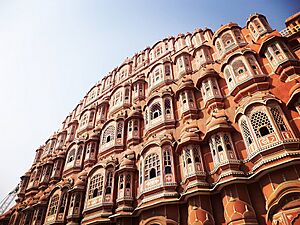 Archivo:East side of the Hawa Mahal