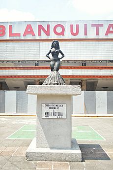 Archivo:Escultura de María Victoria