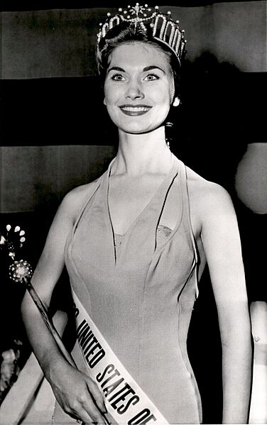 Eurlyne Howell as Miss USA