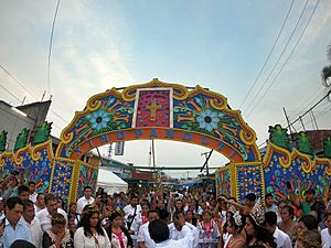 Archivo:Feria de la cruz y el rosario