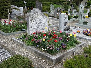 Archivo:Graham Greene grave in Corseaux