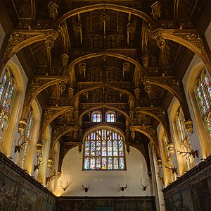 Archivo:Hampton Court Palace, Great Hall - Diliff