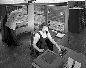 Archivo:IBM Electronic Data Processing Machine (9467782802)