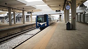 Archivo:Idu Station Platform