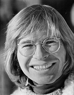 Archivo:John Denver 1973
