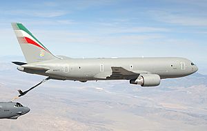 Archivo:KC-767 Aeronautica Militare tanker refueler 2007