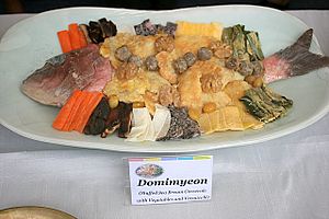 Archivo:Korean cuisine-Domimyeon-stuffed sea bream casserole with vegetables and vermicelli-01
