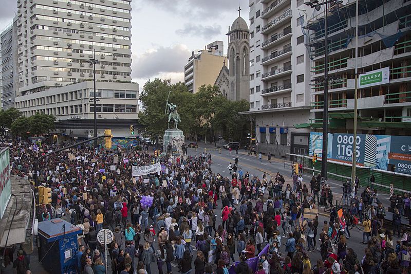 Marcha 8M2019 en la Intendencia de Montevideo (46407083865)
