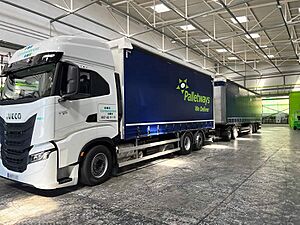 Archivo:Palletways-Megacamion-ejemplo