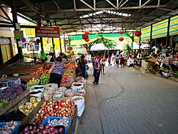 Archivo:Parades de fruita del Mercado el Huequito, Tarapoto