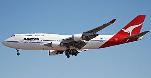 Archivo:Qantas Boeing 747-438ER VH-OEI at LAX