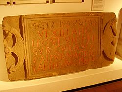 Archivo:RIB 1137 - Sextus Calpurnius Agricola - VI Victrix