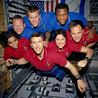 Archivo:STS-107 crew in orbit