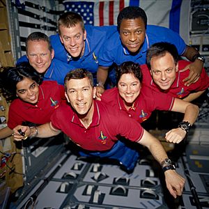 Archivo:STS-107 crew in orbit