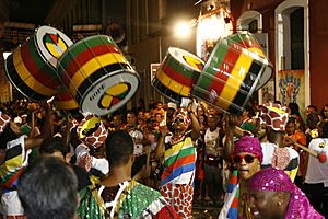 Archivo:Saida do Olodum (Carnaval de 2010)