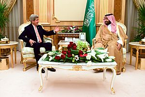 Archivo:Secretary Kerry Meets With Newly Appointed Saudi Defense Minister Prince Mohammed in Riyadh (17215778540)