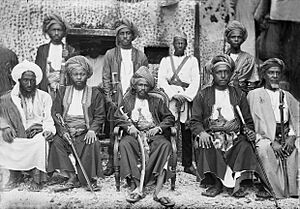 Archivo:Sultan Said Ali ben Said Omar of Bambao with other important people in Ngazidja (grand comore)