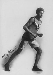 Archivo:T Longboat, the Canadian runner Running (HS85-10-18315)