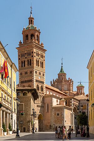 Archivo:Teruel Cathedral 2024 - South façade 2