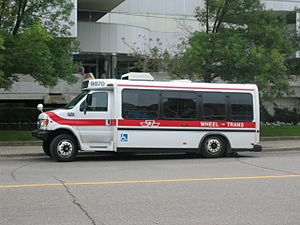 Archivo:Ttc wheel trans in Scarborough at the YMCA