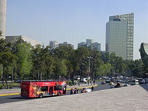 Archivo:Turibus Paseo de la Reforma
