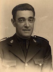 Vicente Parra en uniforme de los Guardias de Asalto durante la Guerra Civil española.jpg
