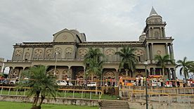 Vista lateral de la Catedral de San Francisco de Asís de Quibdó, 2015.jpg